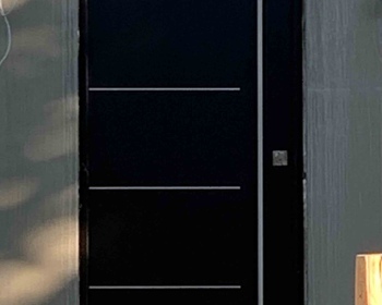 Steel-door-with-steel-lines-and-long-handle_4247.jpg