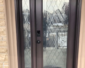 Brown-front-door-with-sidelite_7592.jpg