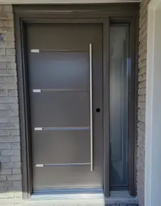 Vog-1-steel-door-with-long-handle-and-sidelite_7639.jpg