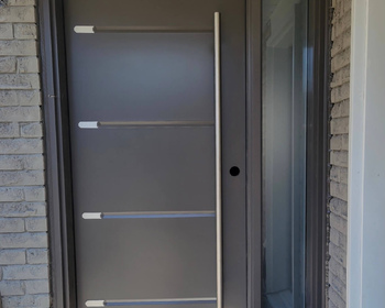 Vog-1-steel-door-with-long-handle-and-sidelite_7639.jpg