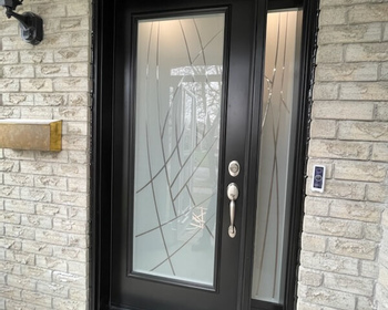 Single-door-with-Alys-glass.JPG