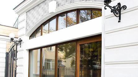 Transom Windows Complete Guide: Types, Cost, Installation and Options