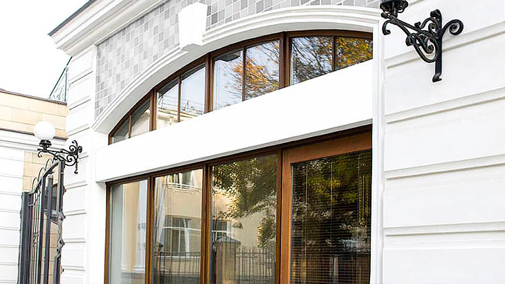 Transom Windows Complete Guide: Types, Cost, Installation and Options