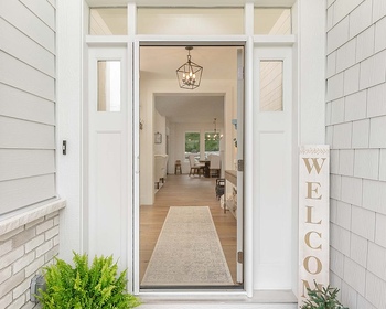 Retractable screens in Toronto, Mississauga and the GTA