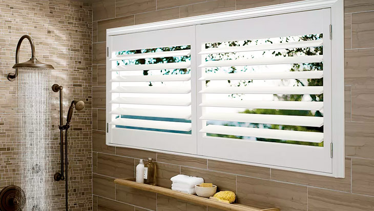 What Kind of Blinds Should You Put In the Bathroom?